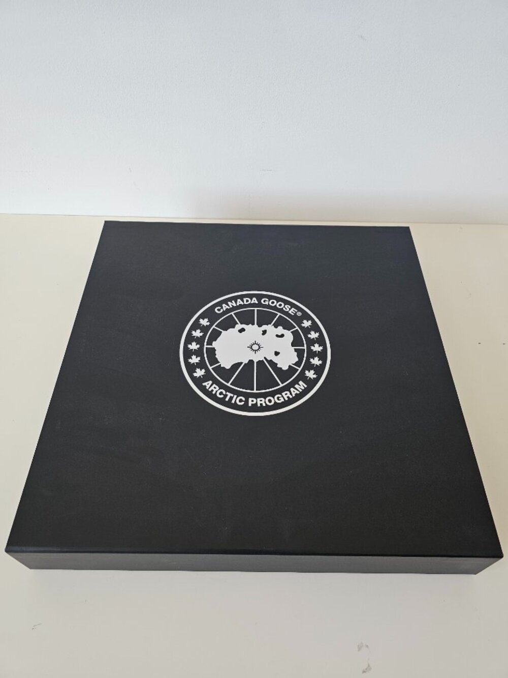 New CANADA GOOSE Black Garment Storage Magnetic Closure Box 16" x 16" x 2.5"